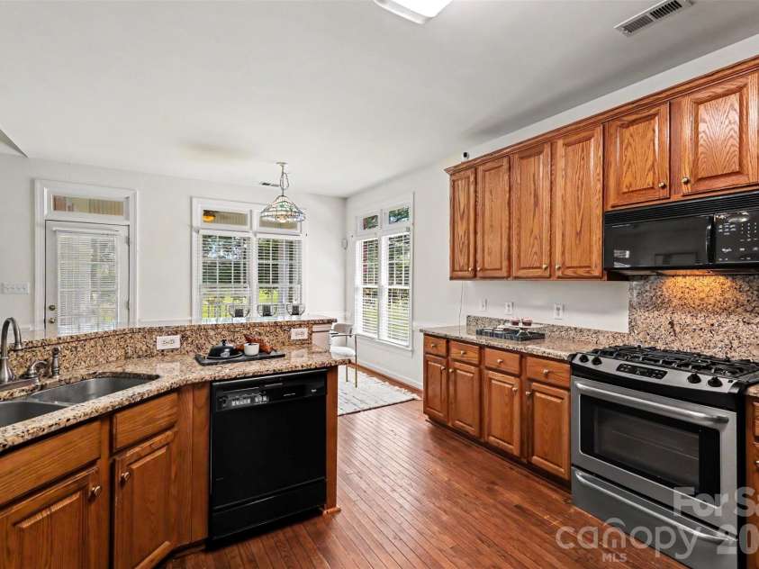 4726 Shannamara Drive, Matthews, NC 28104.  MLS# CAR4383623, YatesRealty ID 28671. 