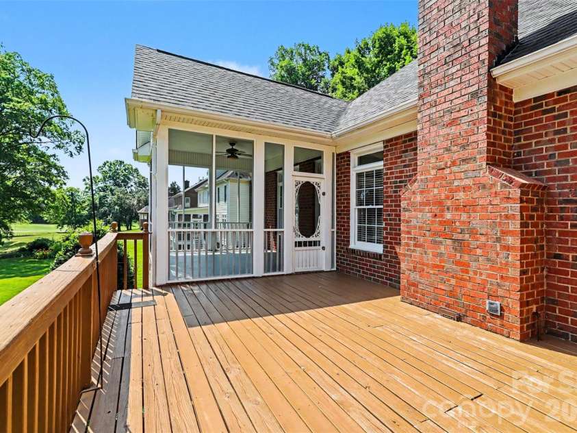4726 Shannamara Drive, Matthews, NC 28104.  MLS# CAR4383623, YatesRealty ID 28671. 