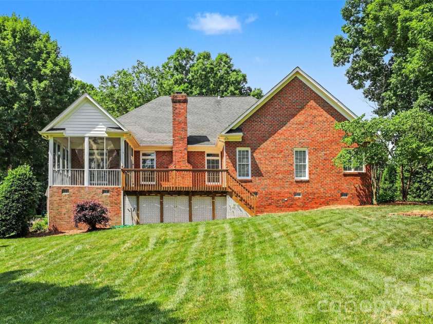 4726 Shannamara Drive, Matthews, NC 28104.  MLS# CAR4383623, YatesRealty ID 28671. 