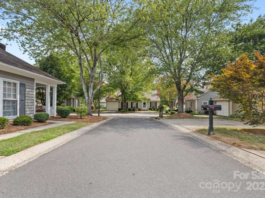 805 Bradford Woods Drive, Charlotte, NC 28209.  MLS# CAR4286083, YatesRealty ID 28671. 