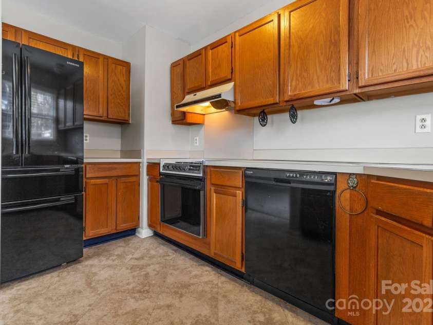 805 Bradford Woods Drive, Charlotte, NC 28209.  MLS# CAR4286083, YatesRealty ID 28671. 