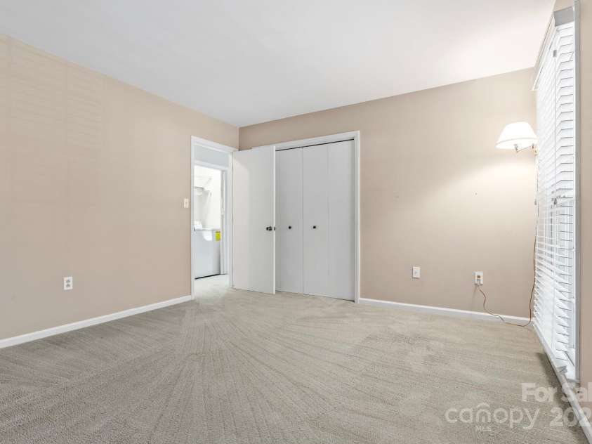 805 Bradford Woods Drive, Charlotte, NC 28209.  MLS# CAR4286083, YatesRealty ID 28671. 