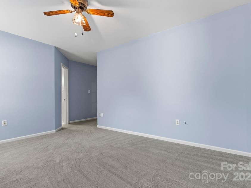 805 Bradford Woods Drive, Charlotte, NC 28209.  MLS# CAR4286083, YatesRealty ID 28671. 