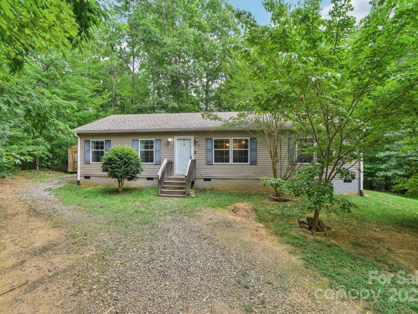 44 Bachelder Lane, Candler, NC 28715.  MLS# CAR4275612, YatesRealty ID 28674. 