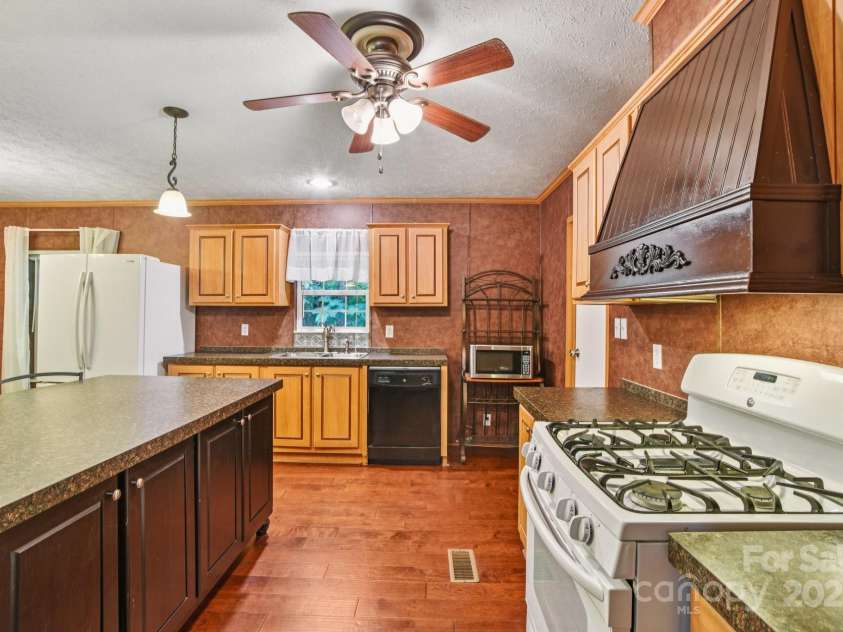44 Bachelder Lane, Candler, NC 28715.  MLS# CAR4275612, YatesRealty ID 28674. 