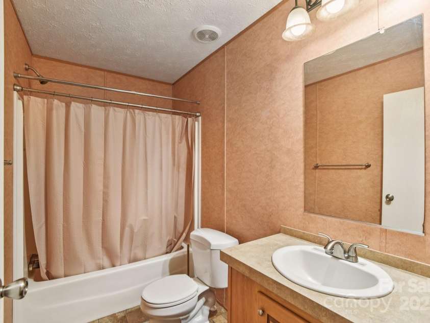 44 Bachelder Lane, Candler, NC 28715.  MLS# CAR4275612, YatesRealty ID 28674. 