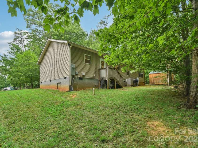 44 Bachelder Lane, Candler, NC 28715.  MLS# CAR4275612, YatesRealty ID 28674. 