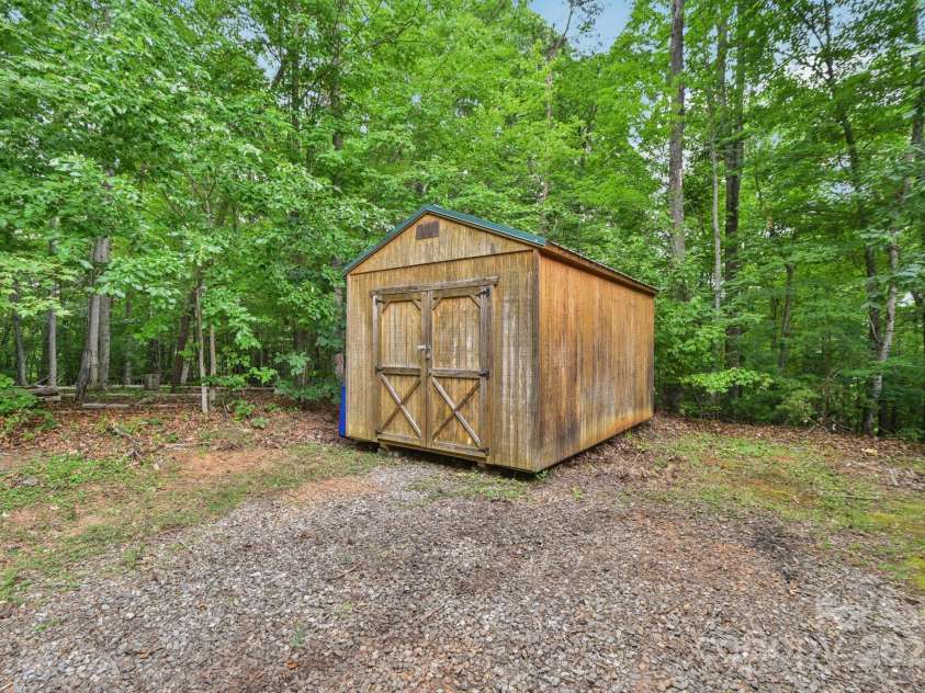 44 Bachelder Lane, Candler, NC 28715.  MLS# CAR4275612, YatesRealty ID 28674. 