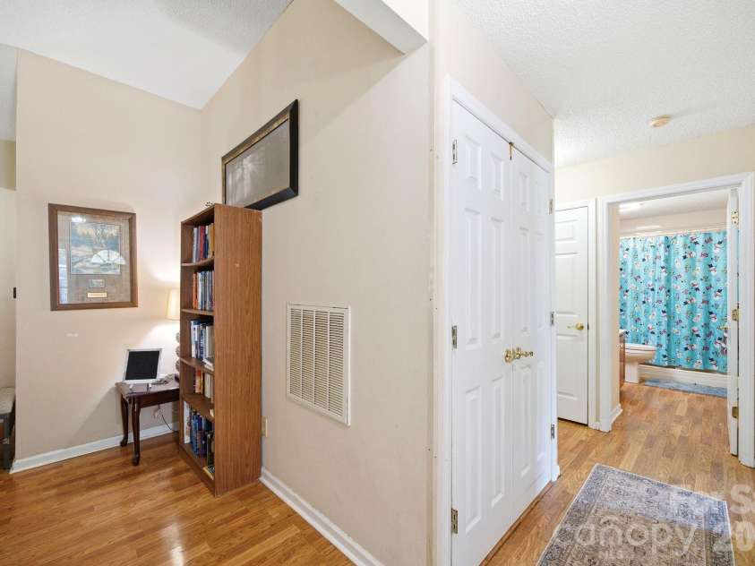 12209 Woodbend Drive, Matthews, NC 28105.  MLS# CAR4386344, YatesRealty ID 28675. 
