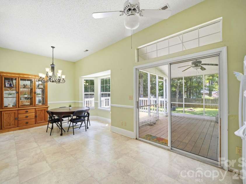 12209 Woodbend Drive, Matthews, NC 28105.  MLS# CAR4386344, YatesRealty ID 28675. 
