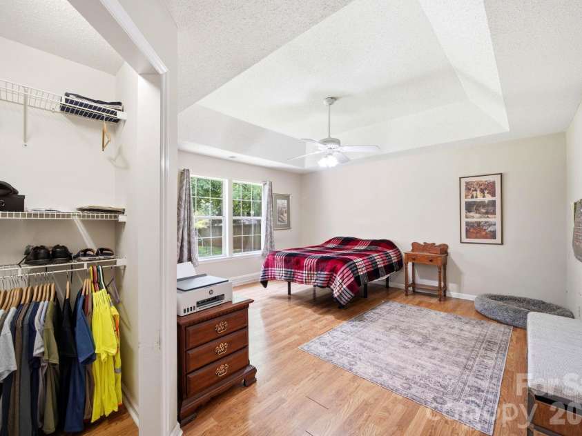 12209 Woodbend Drive, Matthews, NC 28105.  MLS# CAR4386344, YatesRealty ID 28675. 