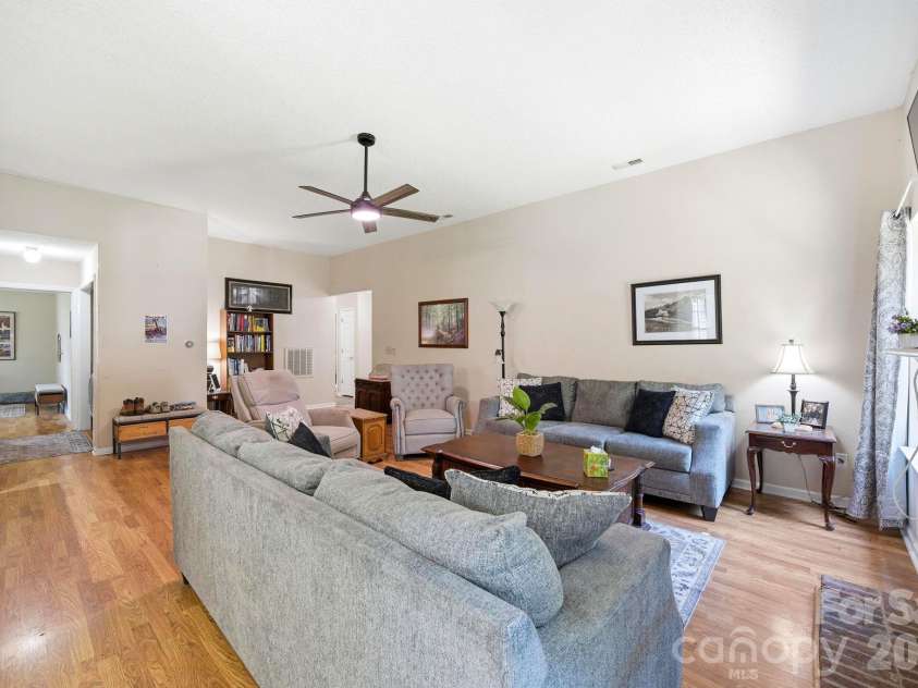 12209 Woodbend Drive, Matthews, NC 28105.  MLS# CAR4386344, YatesRealty ID 28675. 