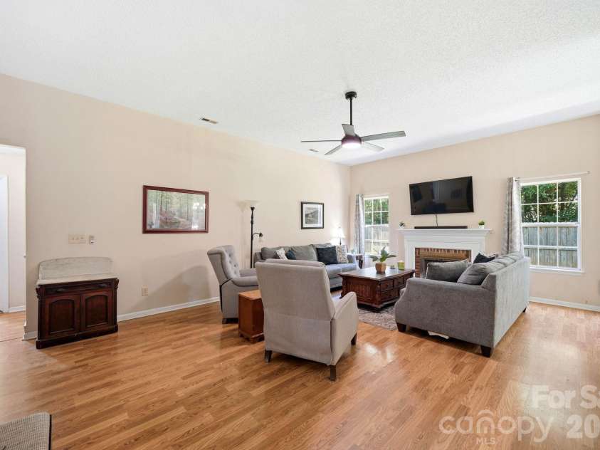 12209 Woodbend Drive, Matthews, NC 28105.  MLS# CAR4386344, YatesRealty ID 28675. 