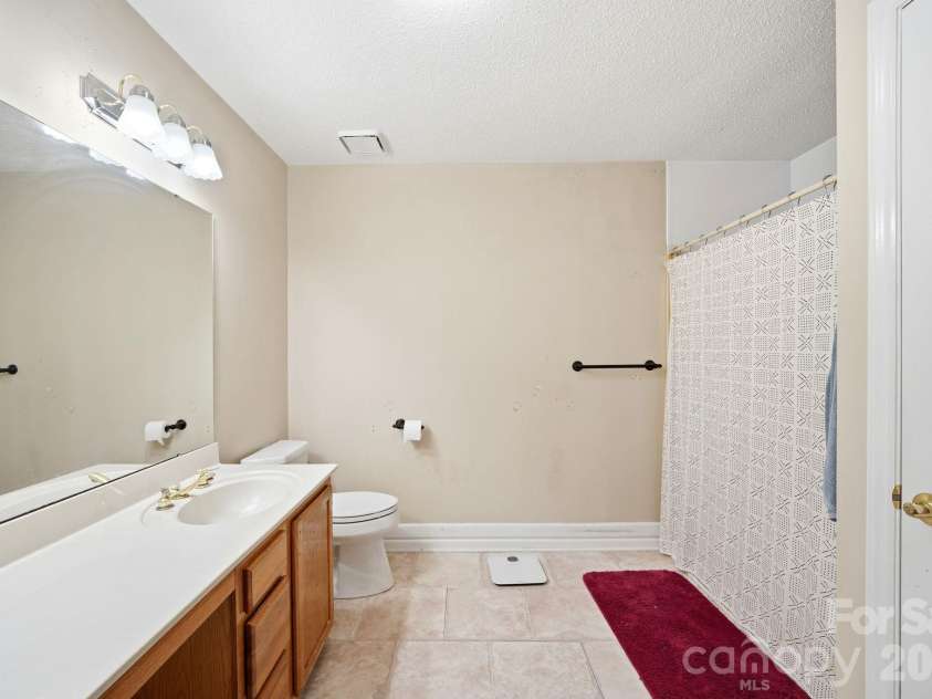 12209 Woodbend Drive, Matthews, NC 28105.  MLS# CAR4386344, YatesRealty ID 28675. 