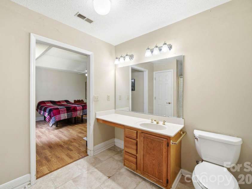 12209 Woodbend Drive, Matthews, NC 28105.  MLS# CAR4386344, YatesRealty ID 28675. 