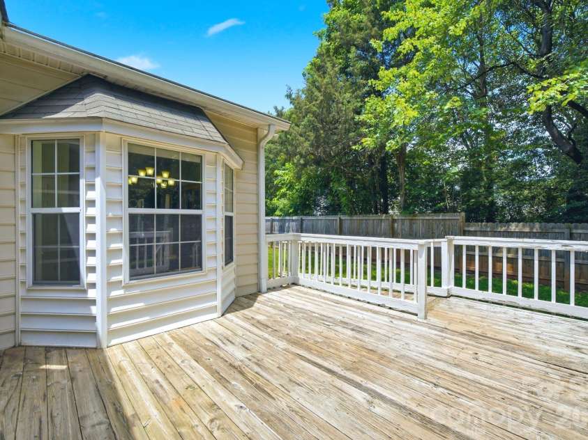 12209 Woodbend Drive, Matthews, NC 28105.  MLS# CAR4386344, YatesRealty ID 28675. 