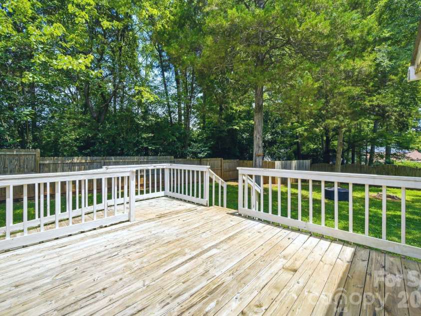 12209 Woodbend Drive, Matthews, NC 28105.  MLS# CAR4386344, YatesRealty ID 28675. 