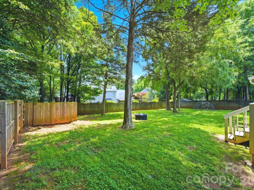 12209 Woodbend Drive, Matthews, NC 28105.  MLS# CAR4386344, YatesRealty ID 28675. 