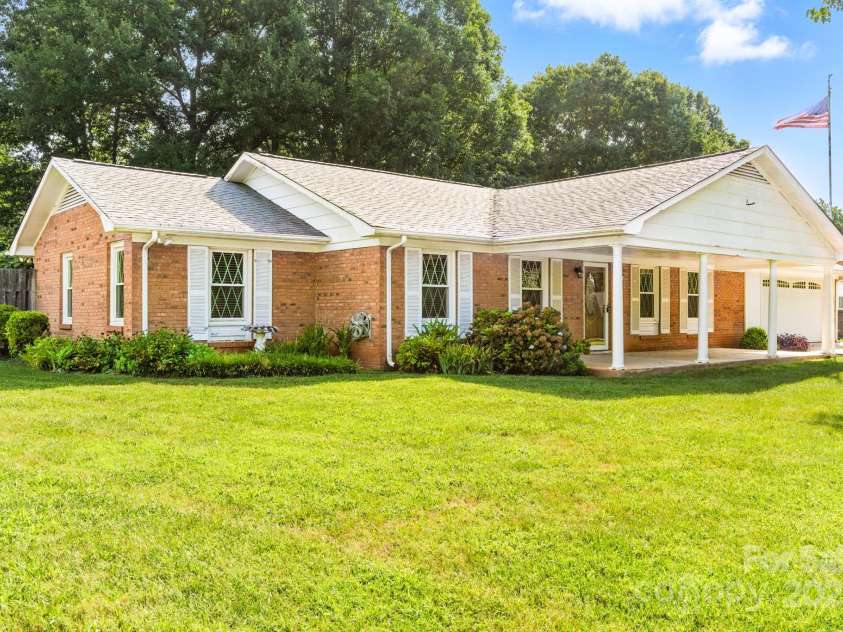 1221 McCorkle Road, Charlotte, NC 28214.  MLS# CAR4281533, YatesRealty ID 28676. 