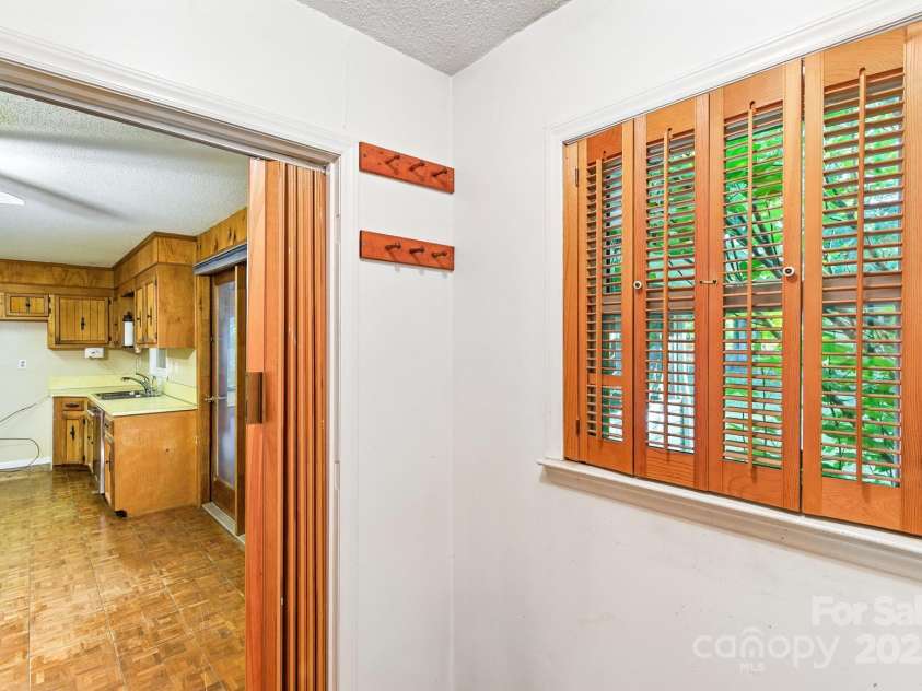 1221 McCorkle Road, Charlotte, NC 28214.  MLS# CAR4281533, YatesRealty ID 28676. 