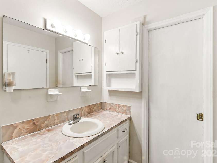 1221 McCorkle Road, Charlotte, NC 28214.  MLS# CAR4281533, YatesRealty ID 28676. 