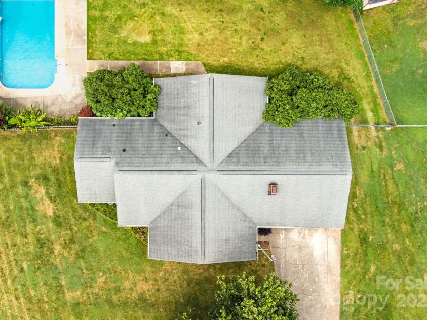 1221 McCorkle Road, Charlotte, NC 28214.  MLS# CAR4281533, YatesRealty ID 28676. 