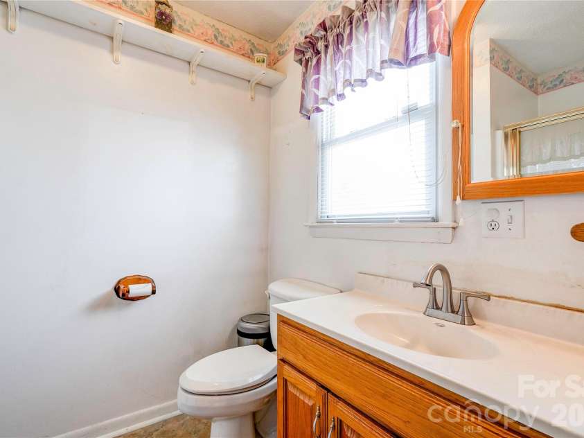 703 Dellinger Road, Shelby, NC 28152.  MLS# CAR4366836, YatesRealty ID 28676. 