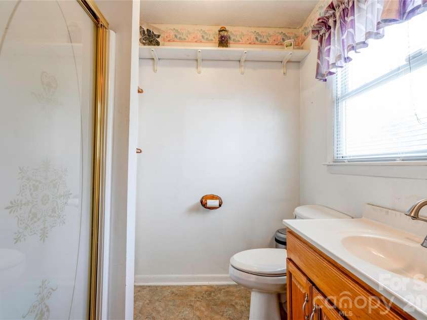 703 Dellinger Road, Shelby, NC 28152.  MLS# CAR4366836, YatesRealty ID 28676. 