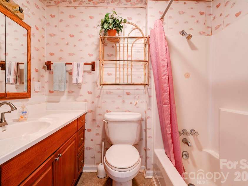 703 Dellinger Road, Shelby, NC 28152.  MLS# CAR4366836, YatesRealty ID 28676. 