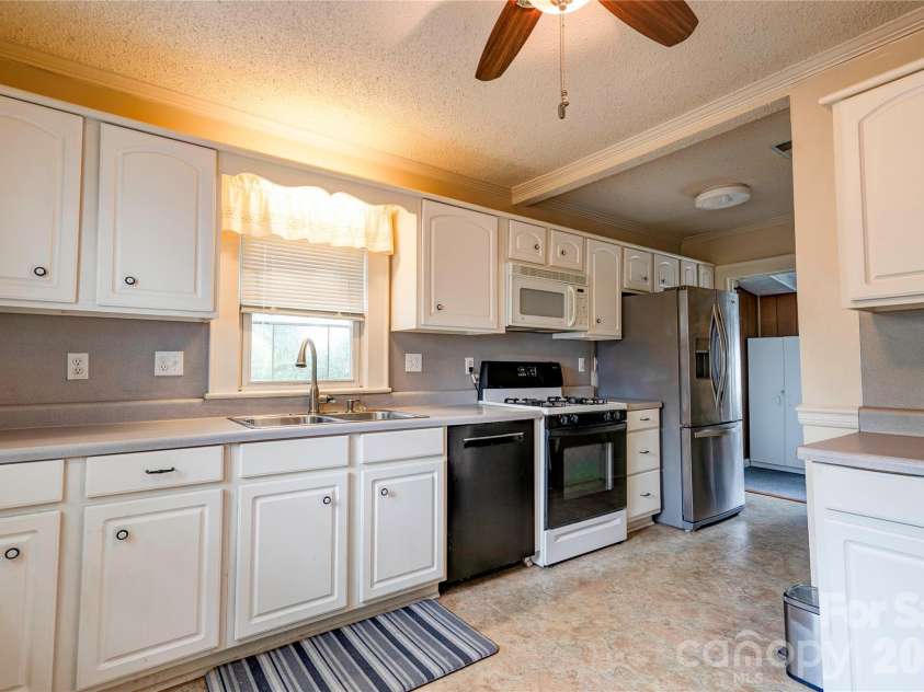 703 Dellinger Road, Shelby, NC 28152.  MLS# CAR4366836, YatesRealty ID 28676. 