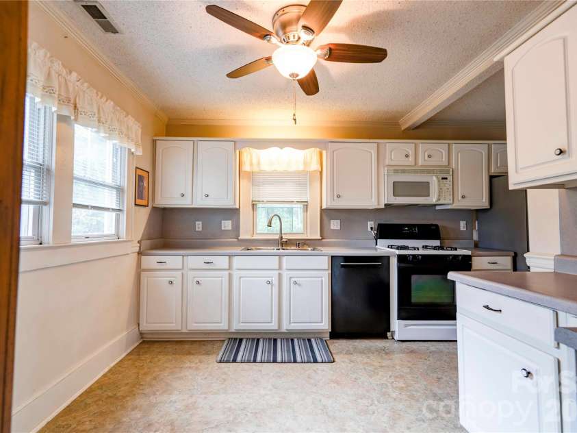 703 Dellinger Road, Shelby, NC 28152.  MLS# CAR4366836, YatesRealty ID 28676. 