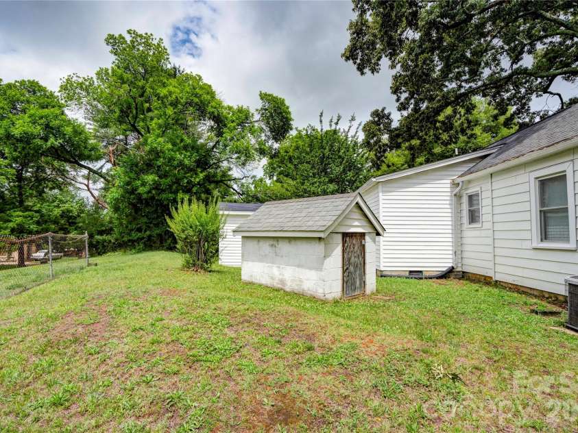 703 Dellinger Road, Shelby, NC 28152.  MLS# CAR4366836, YatesRealty ID 28676. 