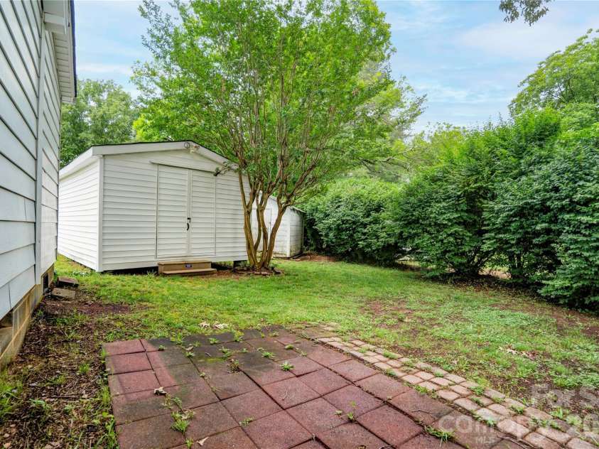 703 Dellinger Road, Shelby, NC 28152.  MLS# CAR4366836, YatesRealty ID 28676. 