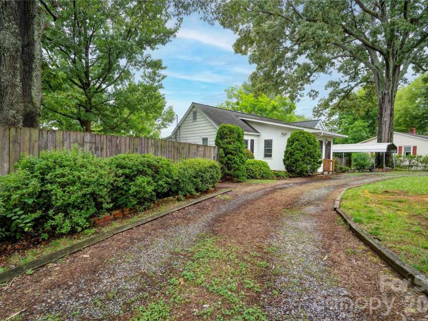 703 Dellinger Road, Shelby, NC 28152.  MLS# CAR4366836, YatesRealty ID 28676. 