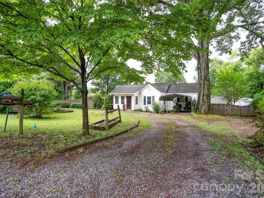 703 Dellinger Road, Shelby, NC 28152.  MLS# CAR4366836, YatesRealty ID 28676. 
