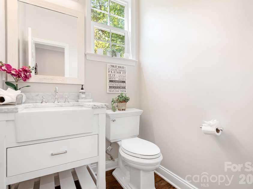 17028 Pennington Drive, Huntersville, NC 28078.  MLS# CAR4388280, YatesRealty ID 28677. Half Bath