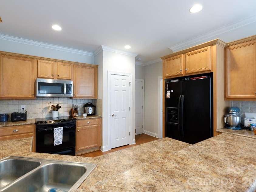 2656 Stonetrace Drive, Rock Hill, SC 29730.  MLS# CAR4338660, YatesRealty ID 28678. Kitchen
