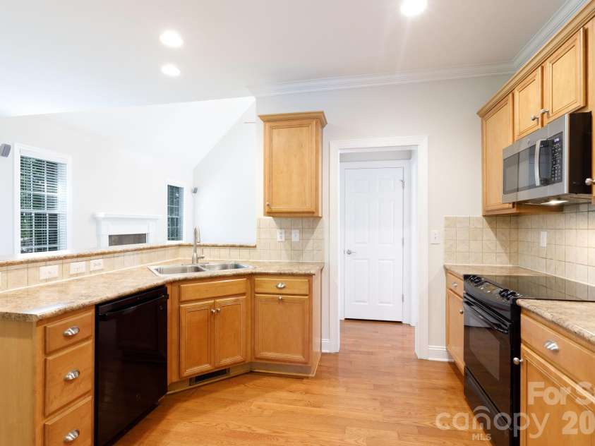 2656 Stonetrace Drive, Rock Hill, SC 29730.  MLS# CAR4338660, YatesRealty ID 28678. Kitchen