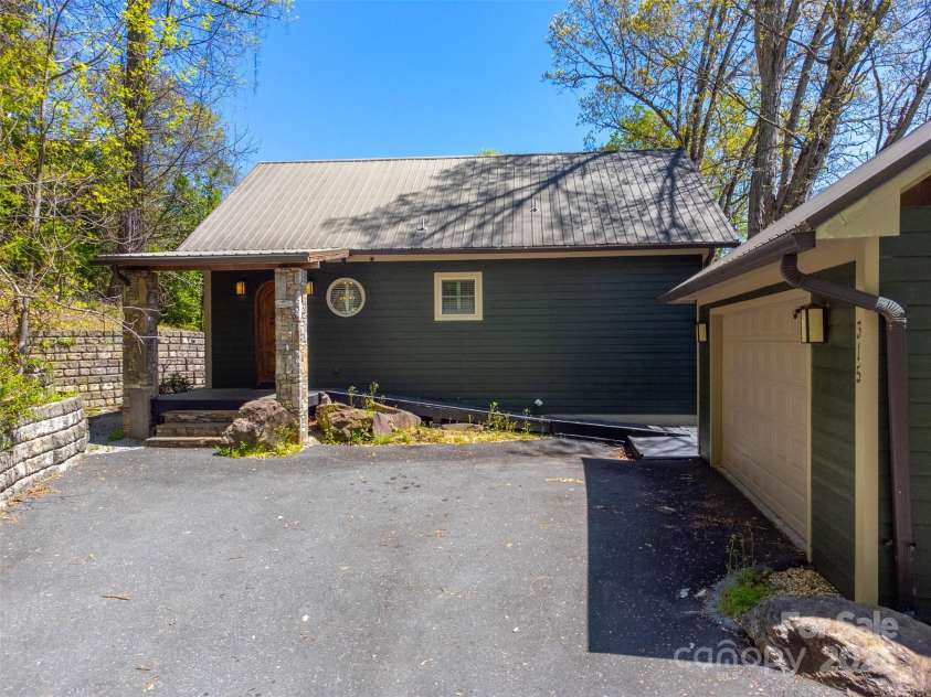 315 Black Bear Crossing, Bryson City, NC 28713.  MLS# CAR4263887, YatesRealty ID 28678. 