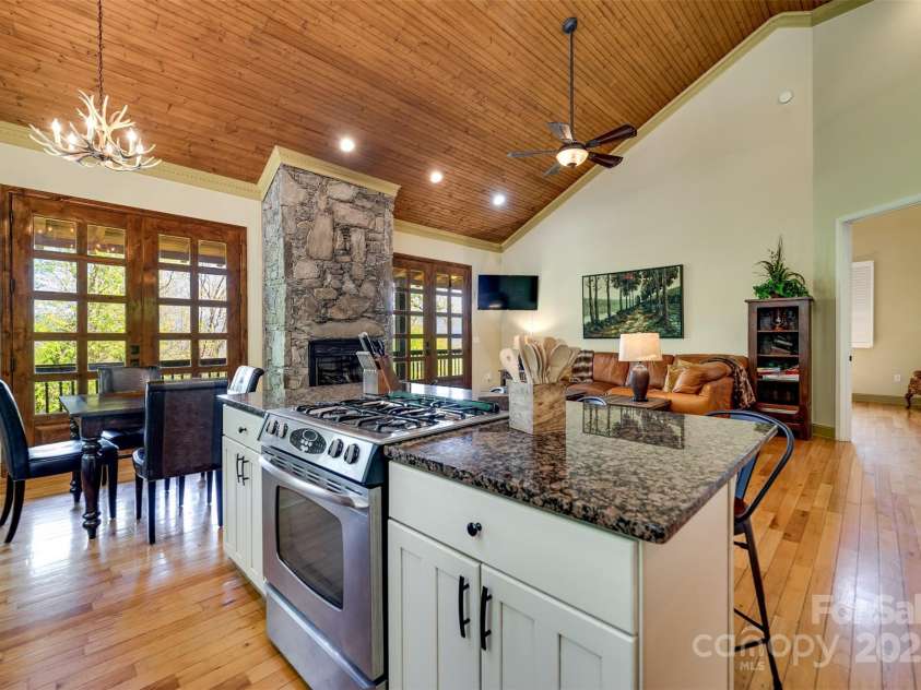 315 Black Bear Crossing, Bryson City, NC 28713.  MLS# CAR4263887, YatesRealty ID 28678. 