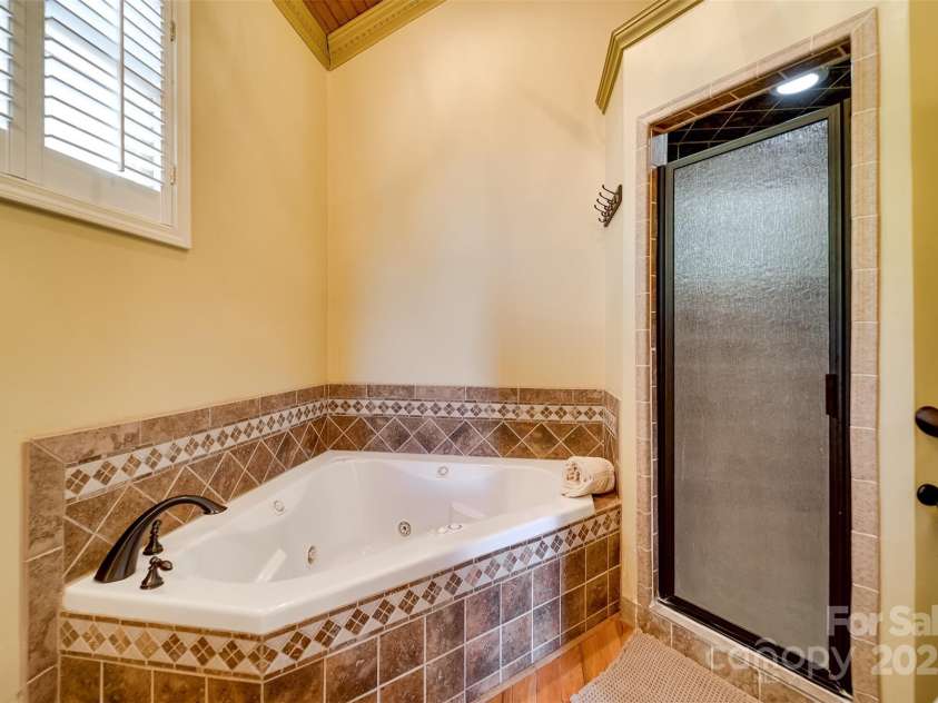 315 Black Bear Crossing, Bryson City, NC 28713.  MLS# CAR4263887, YatesRealty ID 28678. 