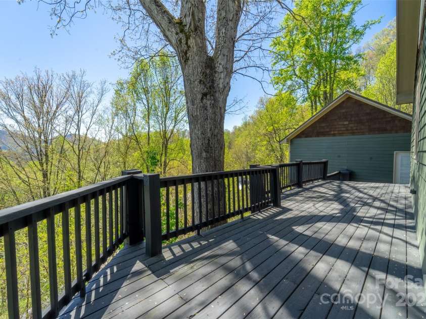 315 Black Bear Crossing, Bryson City, NC 28713.  MLS# CAR4263887, YatesRealty ID 28678. 
