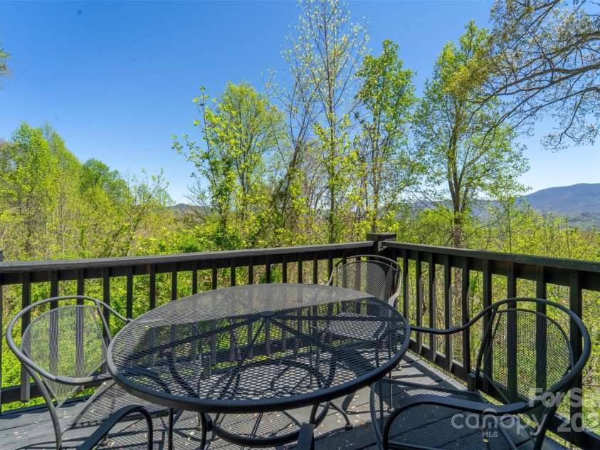 315 Black Bear Crossing, Bryson City, NC 28713.  MLS# CAR4263887, YatesRealty ID 28678. 