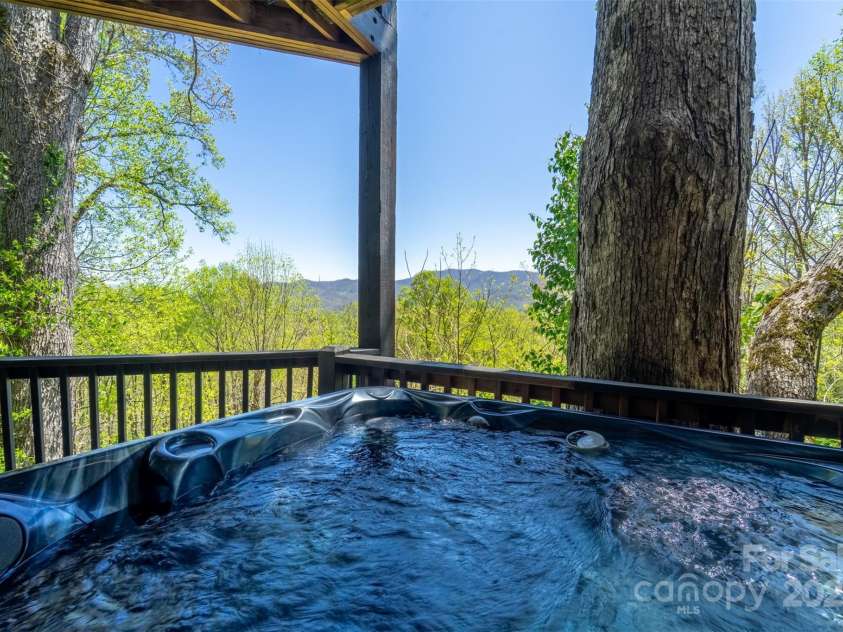 315 Black Bear Crossing, Bryson City, NC 28713.  MLS# CAR4263887, YatesRealty ID 28678. 