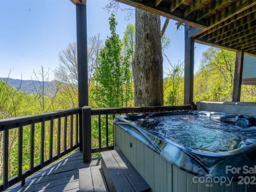 315 Black Bear Crossing, Bryson City, NC 28713.  MLS# CAR4263887, YatesRealty ID 28678. 