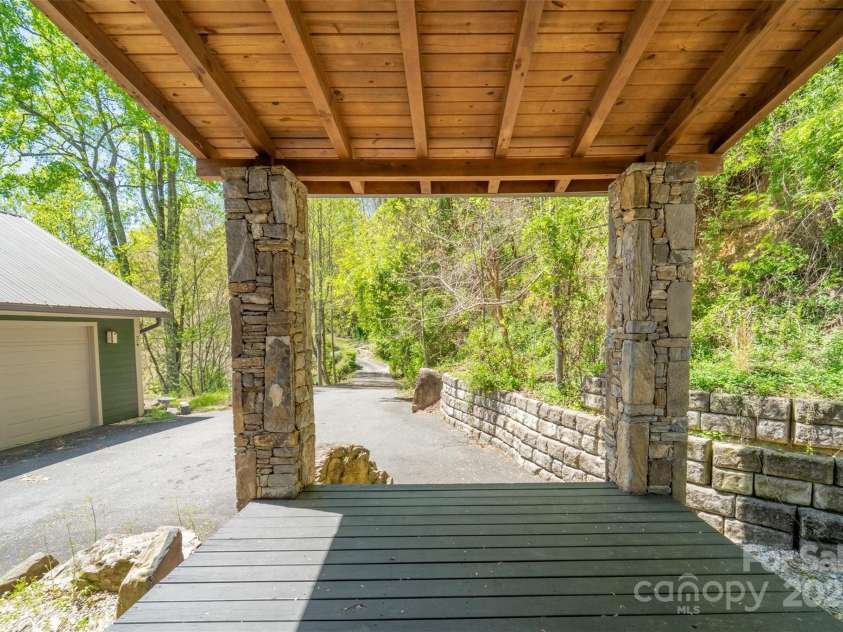 315 Black Bear Crossing, Bryson City, NC 28713.  MLS# CAR4263887, YatesRealty ID 28678. 
