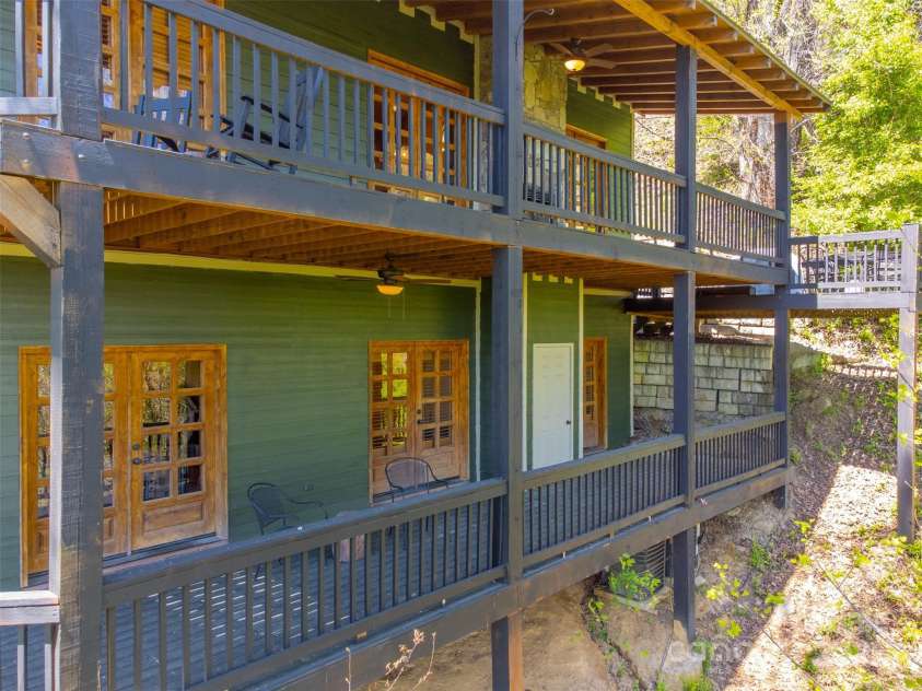315 Black Bear Crossing, Bryson City, NC 28713.  MLS# CAR4263887, YatesRealty ID 28678. 