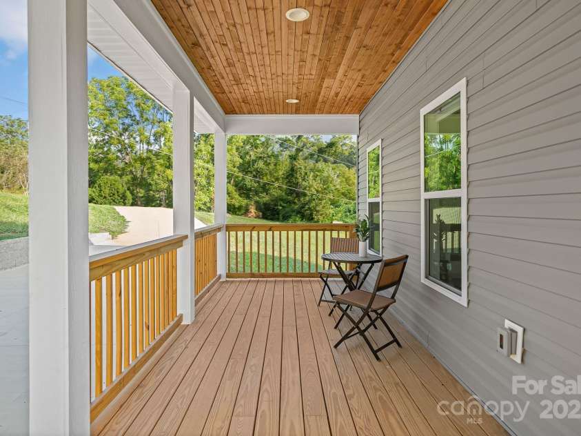 8 Green Tree Lane, Asheville, NC 28805.  MLS# CAR4289236, YatesRealty ID 2868. 