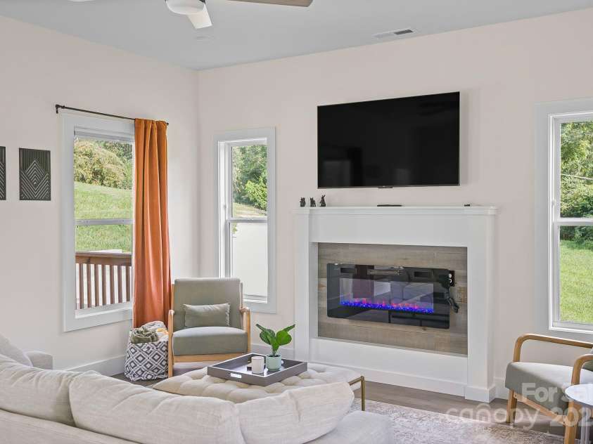 8 Green Tree Lane, Asheville, NC 28805.  MLS# CAR4289236, YatesRealty ID 2868. 
