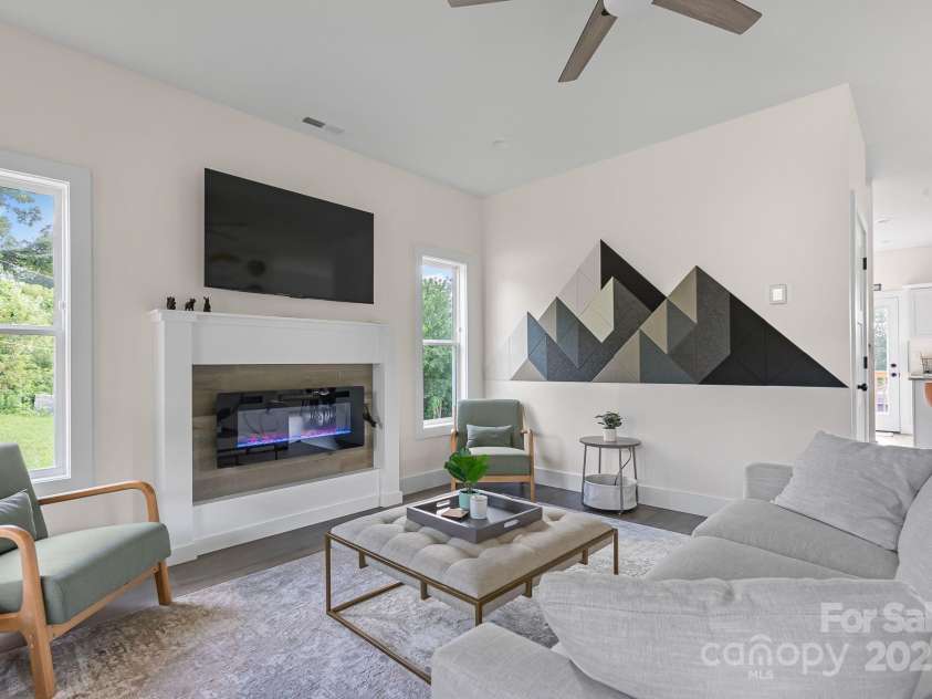 8 Green Tree Lane, Asheville, NC 28805.  MLS# CAR4289236, YatesRealty ID 2868. 